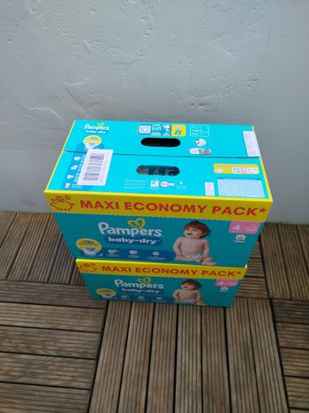2 Pampers couches taille 4