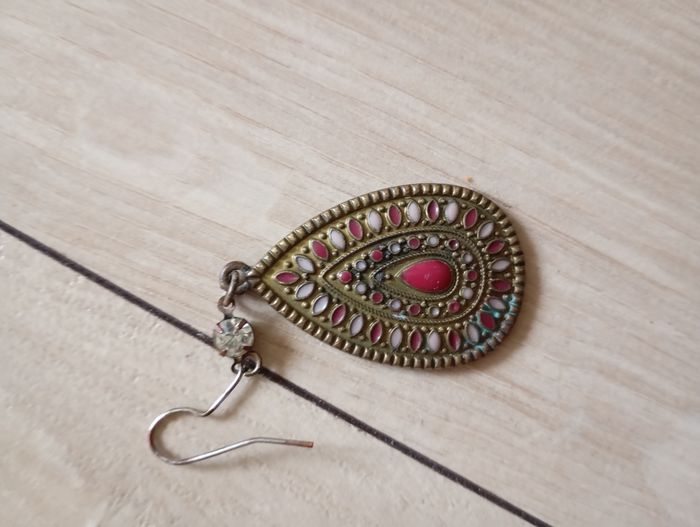 Boucles d'oreilles pendantes couleur bronze et rose - photo numéro 2