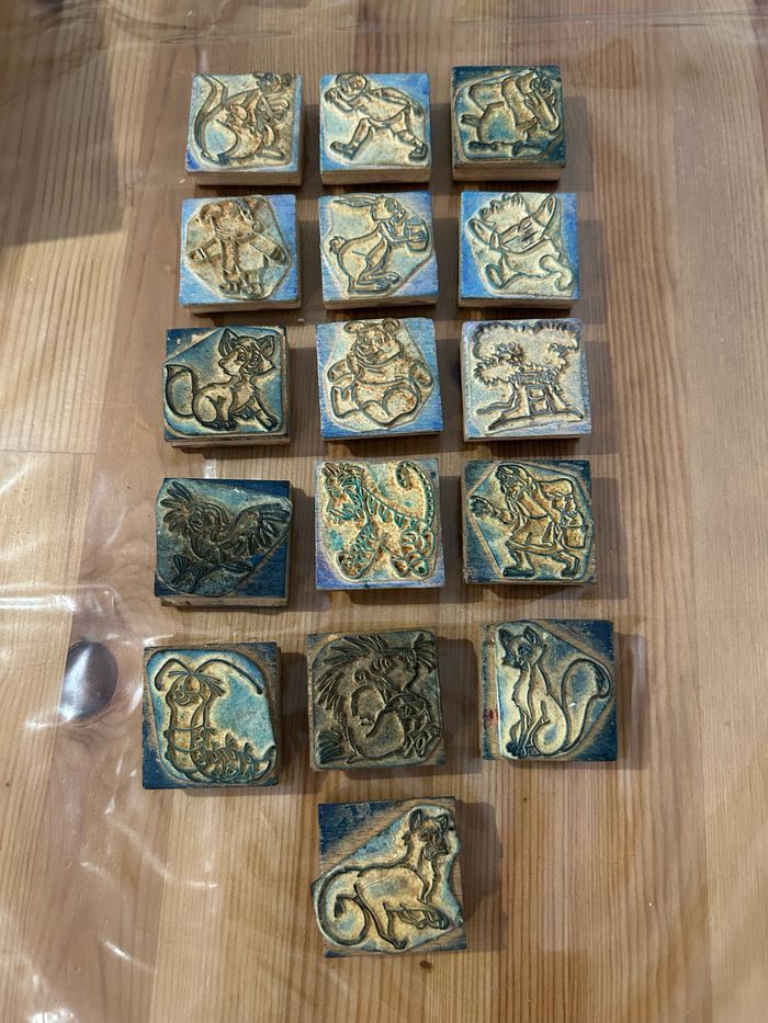 Lot de 16 tampons anciens Disney Winnie l'ourson et autres en bois vintage