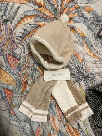 Lot bonnet + chaussettes