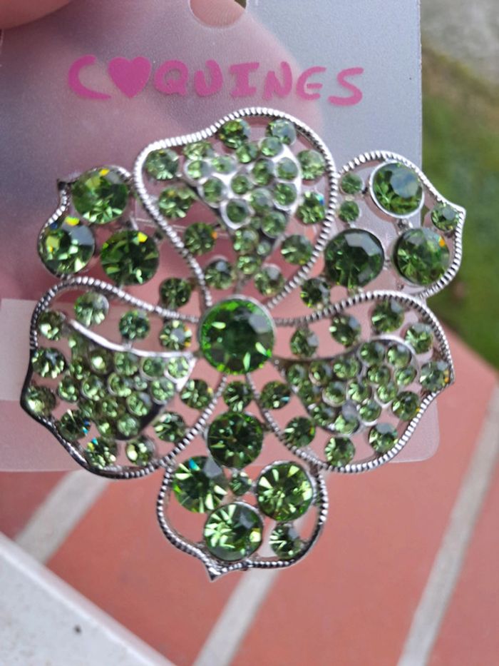 Broche fleur vette