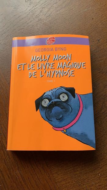 Mollet moon et le livre magique de l hypnose