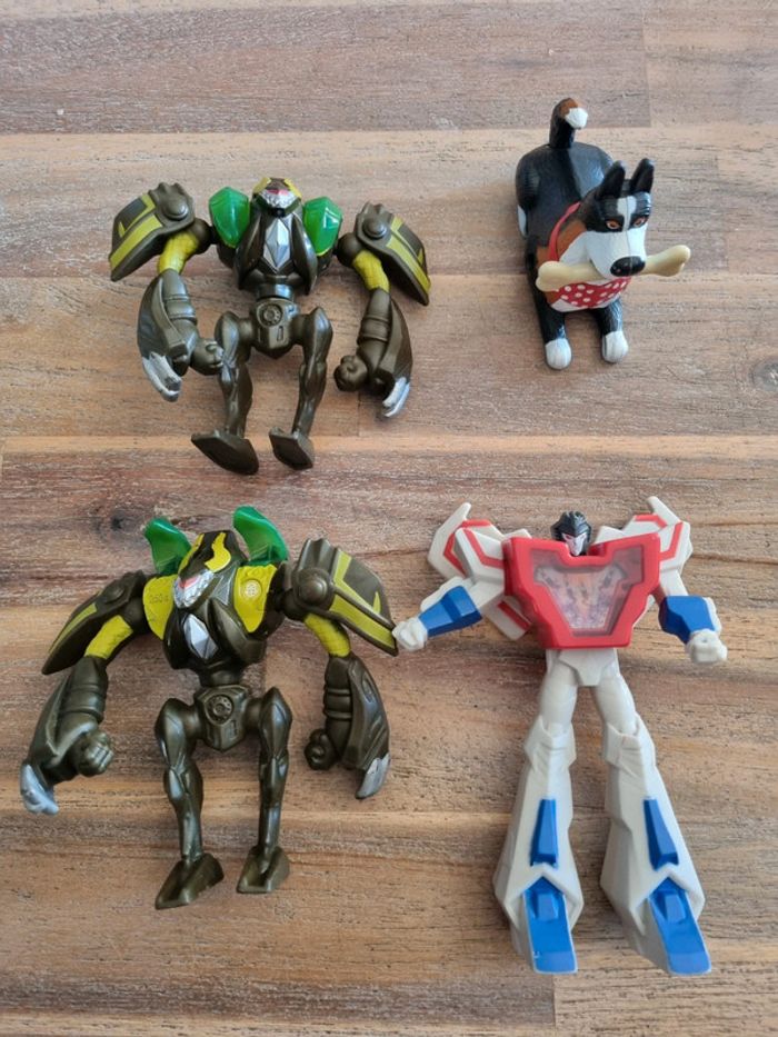 Lot de 4 figurines 3 robots et 1 chien