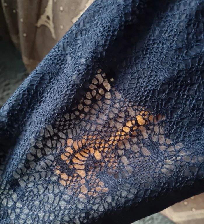 Robe patineuse marine à broderie taille 38-40 - photo numéro 3