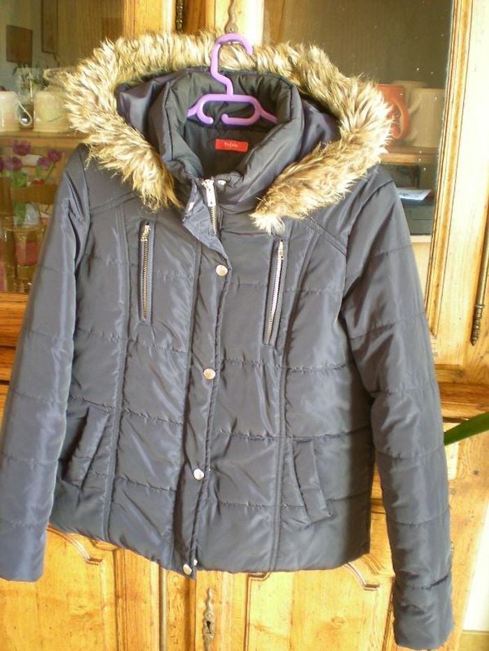 blouson matelassé avec capuche 40