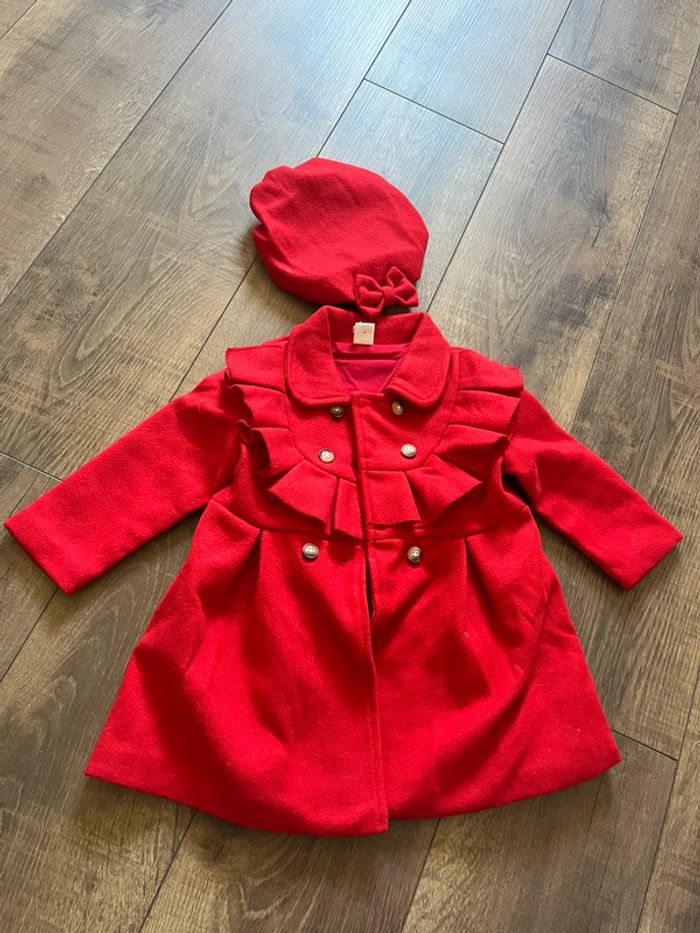 Manteau rouge et chapeau 18 mois