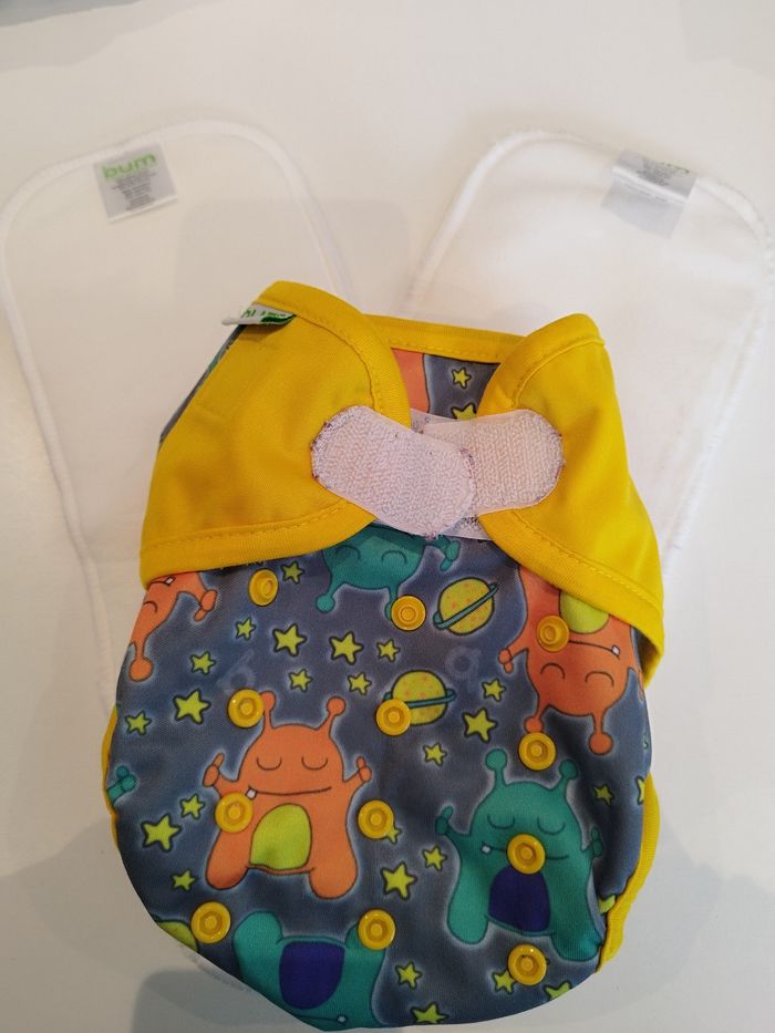 Couche lavable "extra terrestres" et 2 inserts Bum Diapers