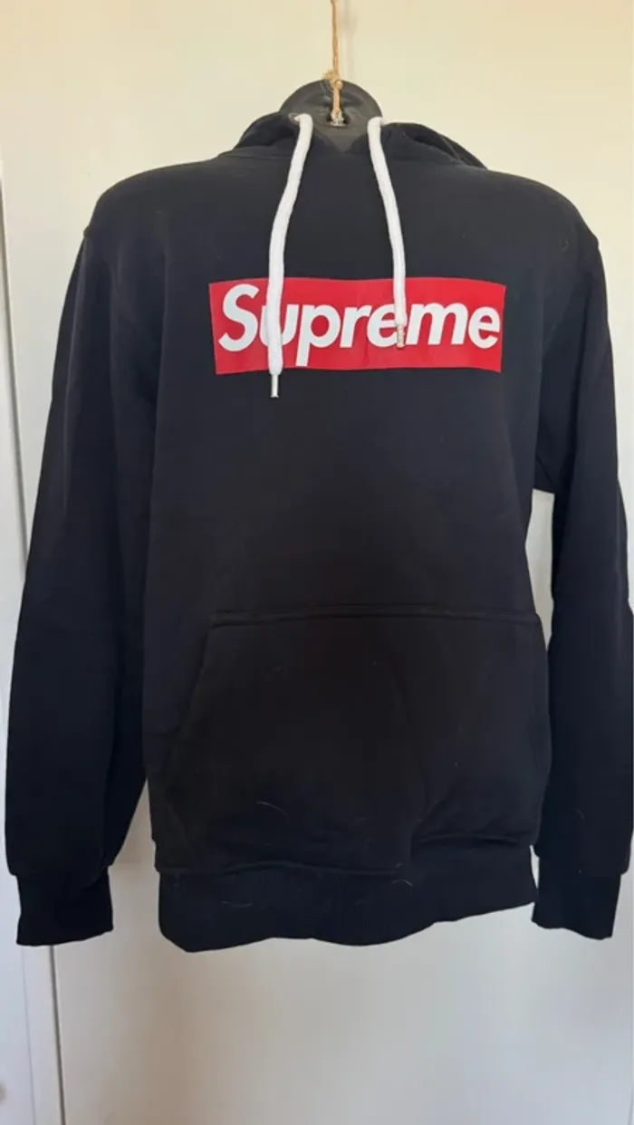 Sweat capuche suprême
