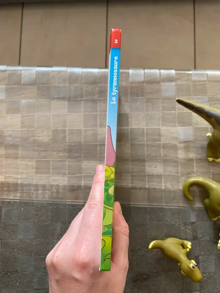Livre le tyrannosaure et 4 figurines altaya le monde des dinosaures - photo numéro 3