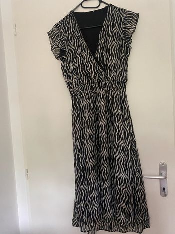 Robe longue beige et noire