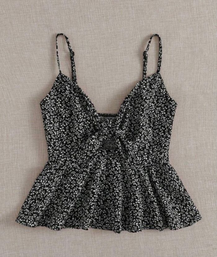Top avec fines brides et nœud – Noir à fleurs blanches –Taille M/38 – Shein - photo numéro 2