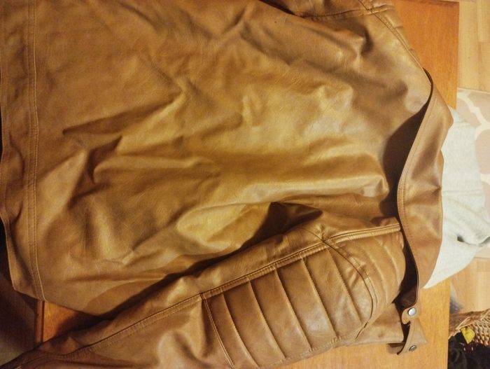 Veste simili cuir doublée capuche - photo numéro 3