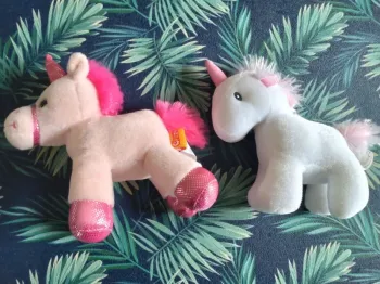 Lot de deux peluches licorne neuves
