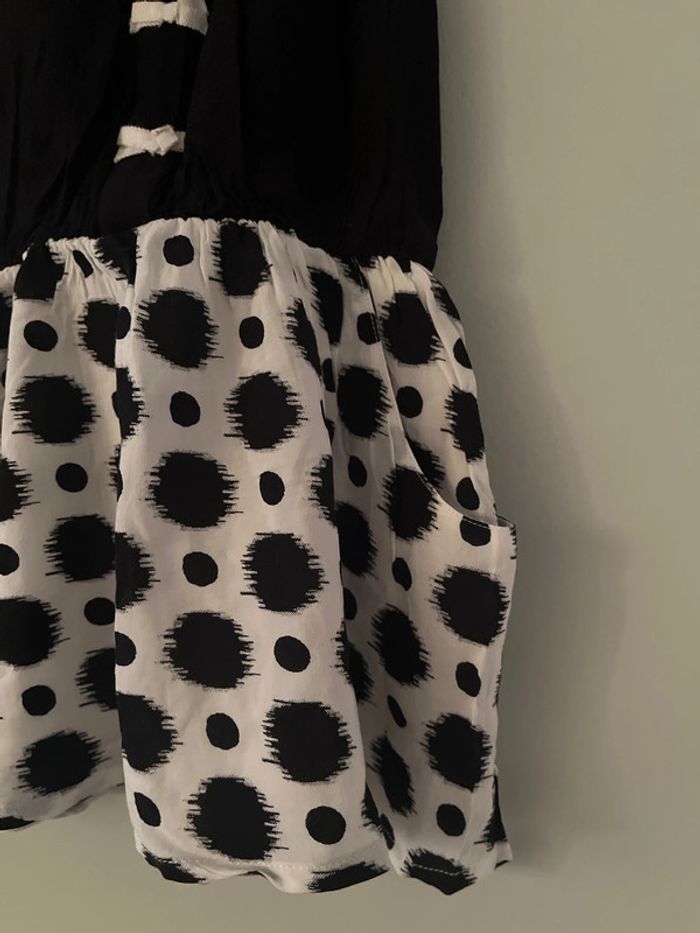 Robe noire et blanche sans manches taille 3 - 4 ans - photo numéro 4