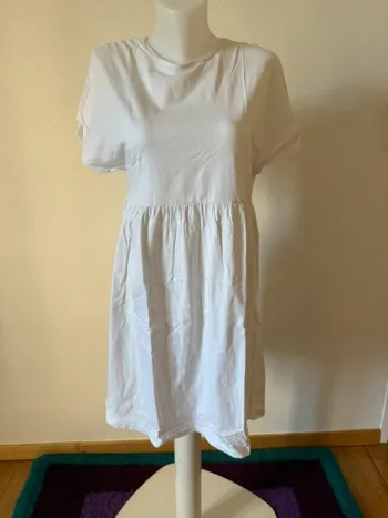Robe mango blanche en bon état taille M