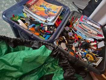 Lot LEGO NINJAGO d’environ 13 kg avec 55 notices, boites plastiques et tapis