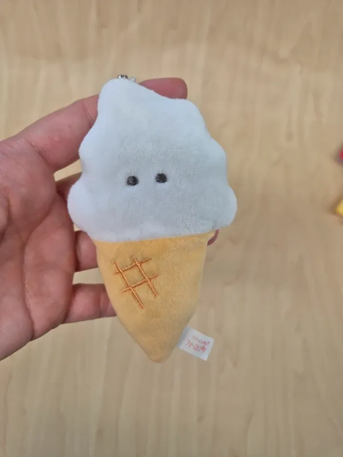 Porte-clés peluche Tsuburana Hitomi "Fast Food" : Glace vanille - photo numéro 2