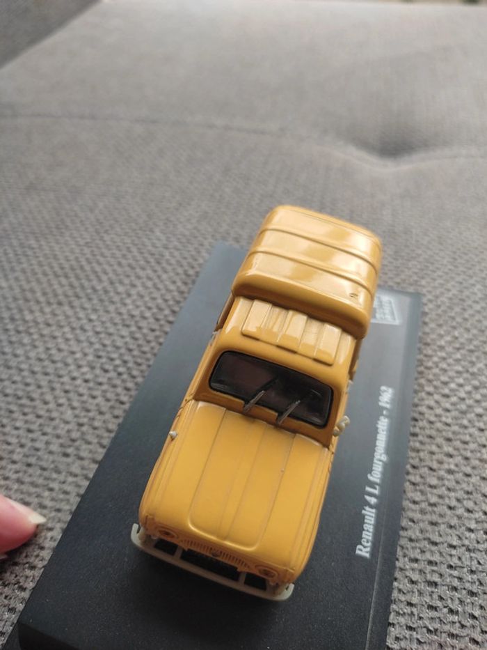 Voiture miniature la poste - photo numéro 2