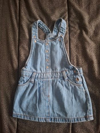 Jolie salopette fille taille 12mois. Très bon état. Marque obaibi