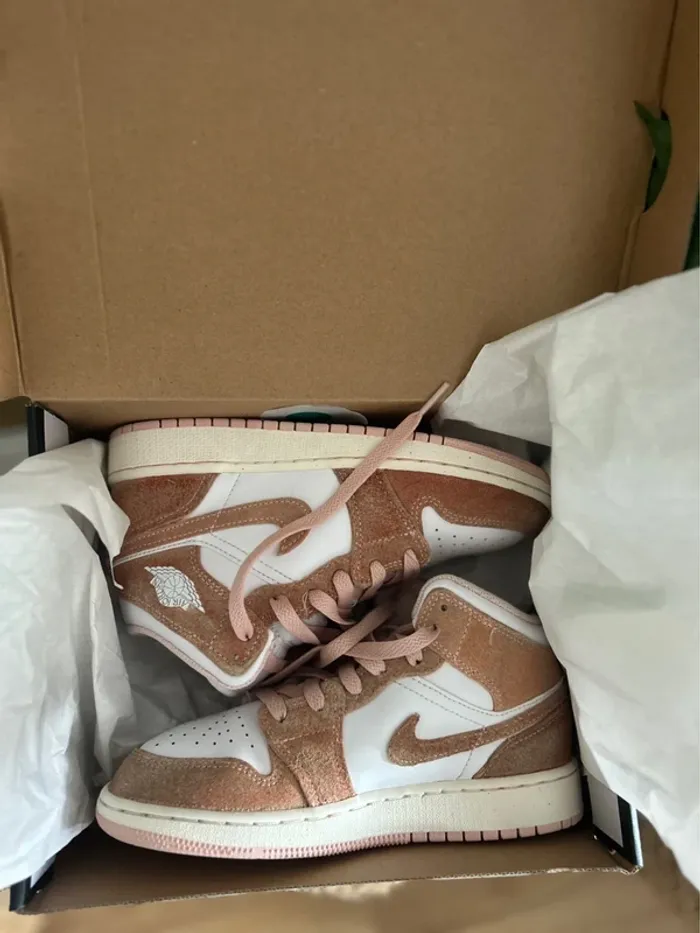 Jolie paire de sneakers Air Jordan pointure 35.5 - photo numéro 2