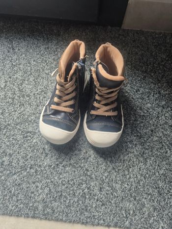 Chaussures bebe taille 22