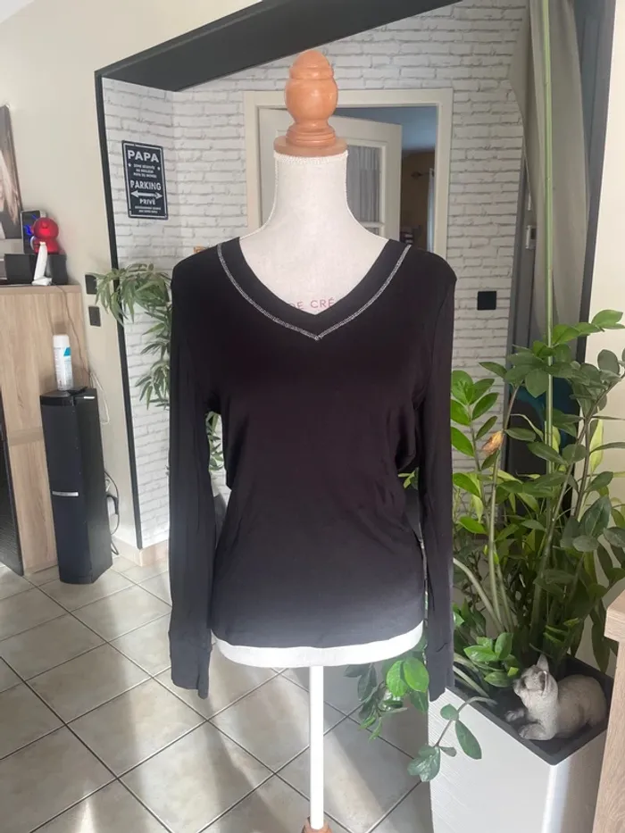 Pull léger col V