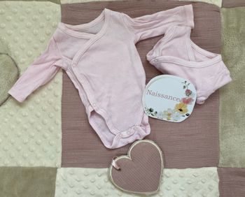 Bodies naissance bébé fille