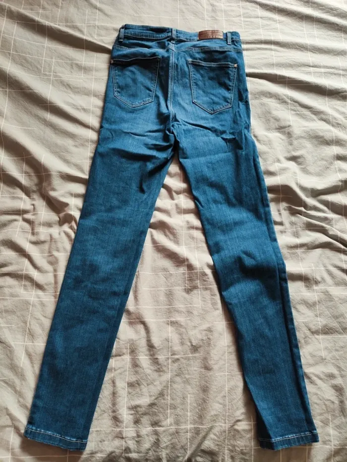 Jean 38 - photo numéro 2
