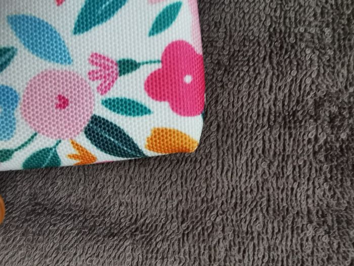 Pochette édition limitée Cabaia Émilie de Castro - photo numéro 6