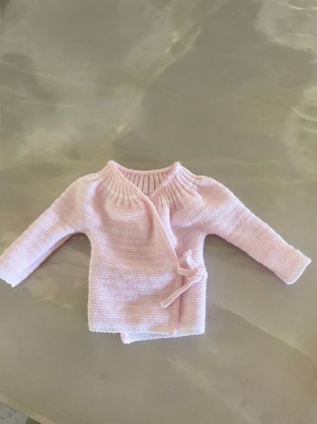 Gilet coeur croise naissance rose