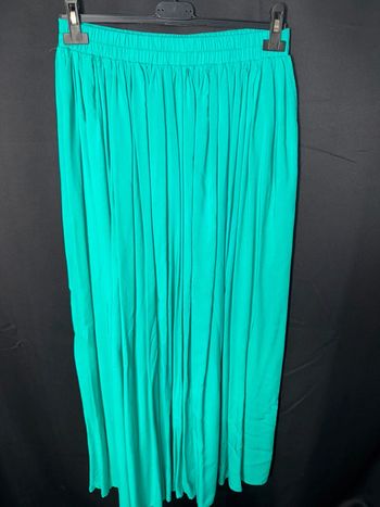 Belle jupe longue verte doublé taille 38