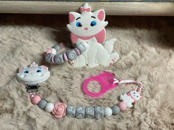 Attache tétine Marie