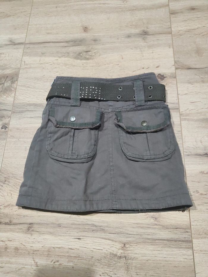 Magnifique jupe esprit militaire kaki avec ceinture détails cloutés - photo numéro 4