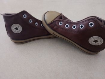 Vends baskets montantes  marrons Converse Taille 25 TBE