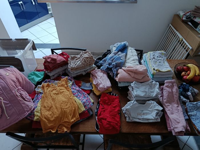 Lot vêtements fille 12 mois - photo numéro 1