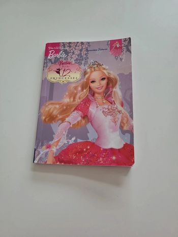 Livre barbie au bal des 12 princesses