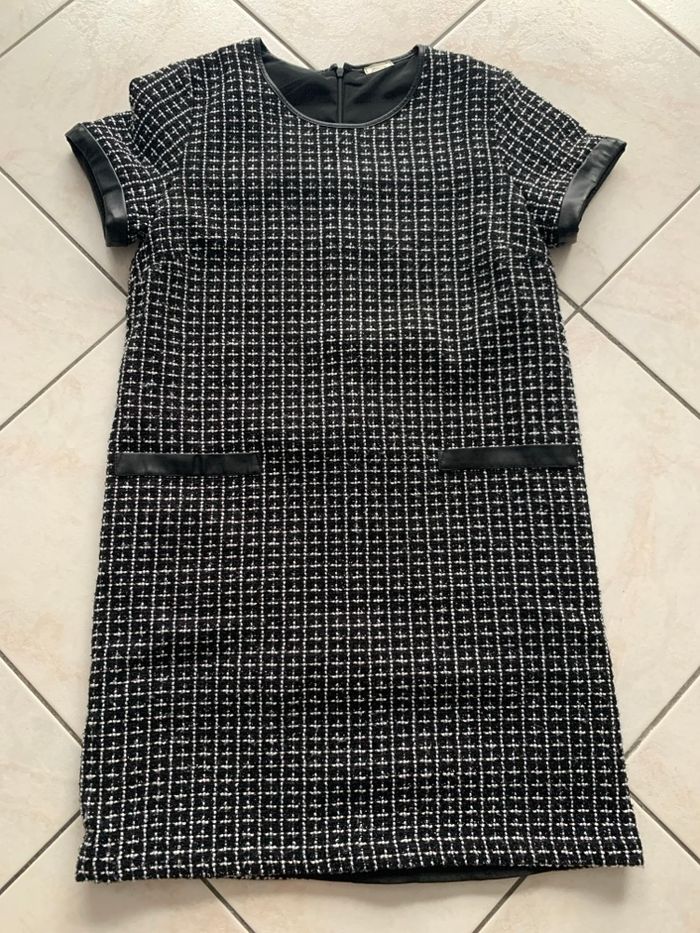 Robe noir motif blanc
