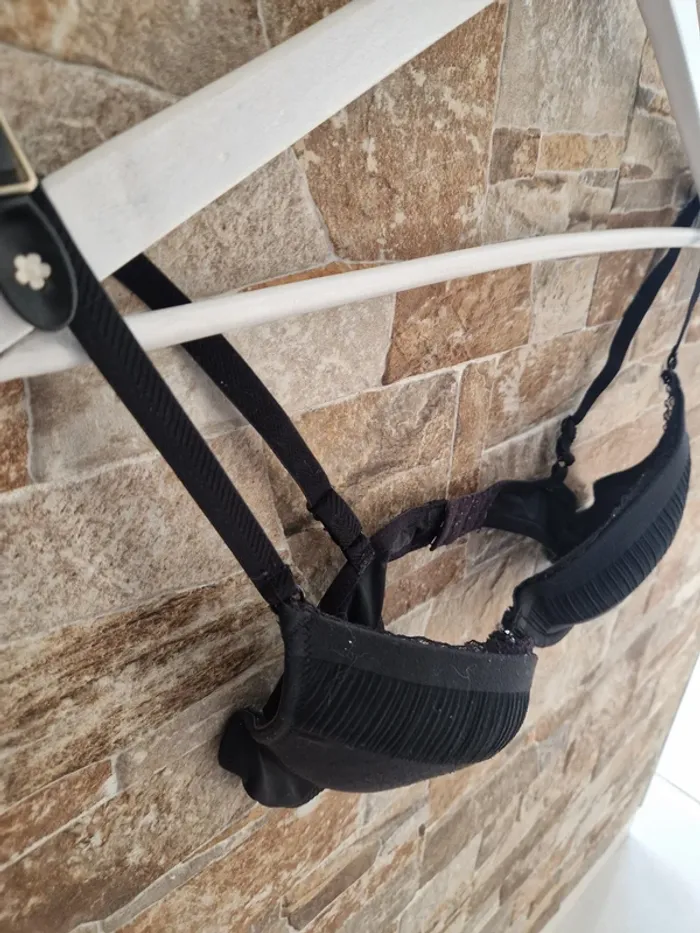1 soutien-gorge noir taille 85 B marque ETAM - photo numéro 3