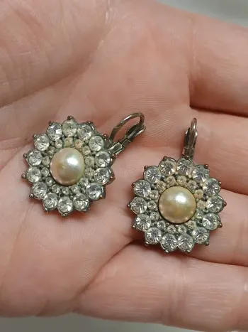 Boucle d oreille perle et strass