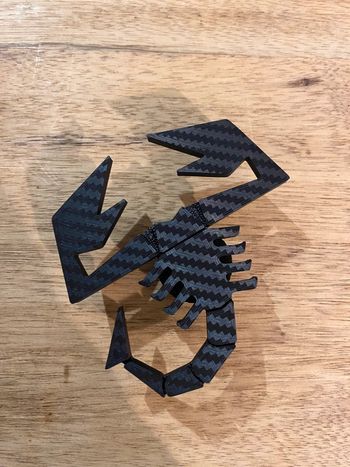 Scorpion finition carbone