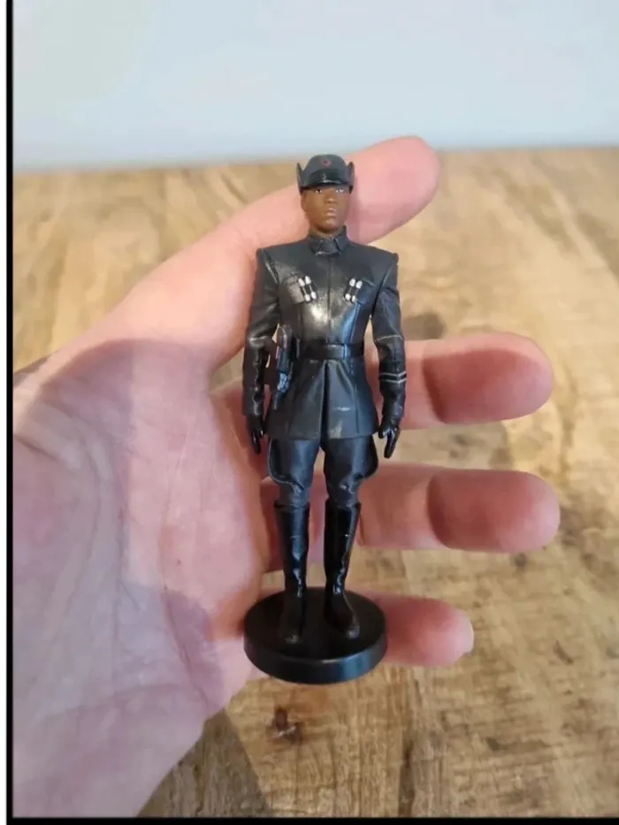 Figurine Finn Star Wars Les Derniers Jedi Disney - photo numéro 2