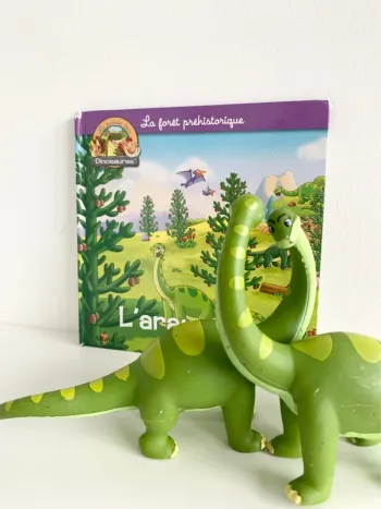 📕 L’Araucaria - livre avec figurines le monde des dinosaures. altaya De agostini