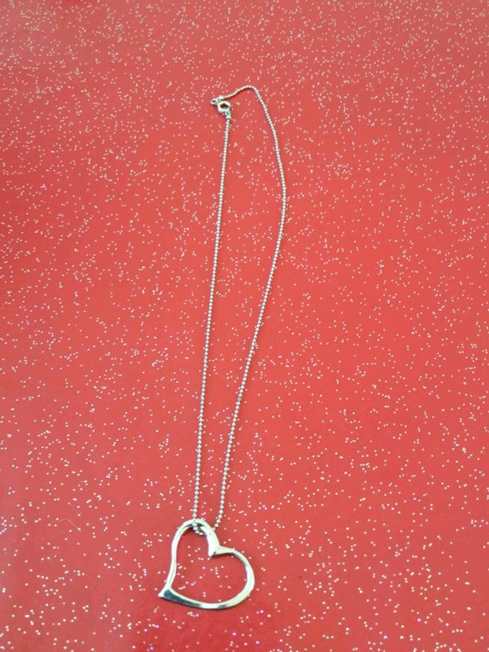 Chaîne fine et pandentif cœur