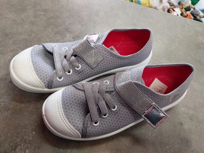 paire de chaussure baskets fille pointure 35 NEUVE