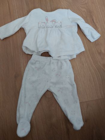 Pyjama blanc à dessins roses 