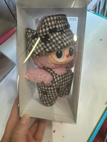 Labubu habillé