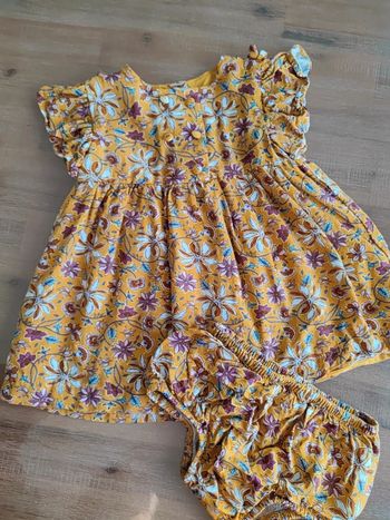 Jolie robe jaune 9 mois