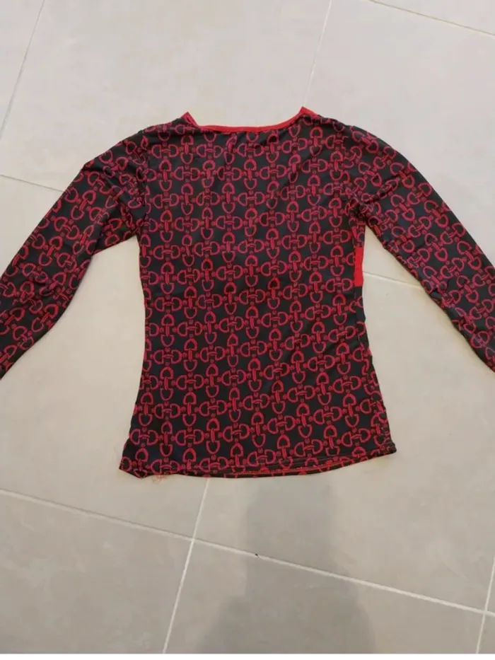 Haut noir et rouge avec boucle T36 - photo numéro 4