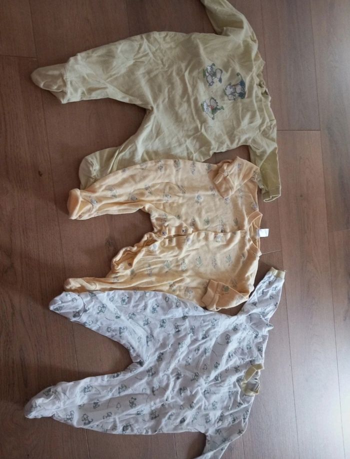 Lot vêtements fille 12 mois - photo numéro 2