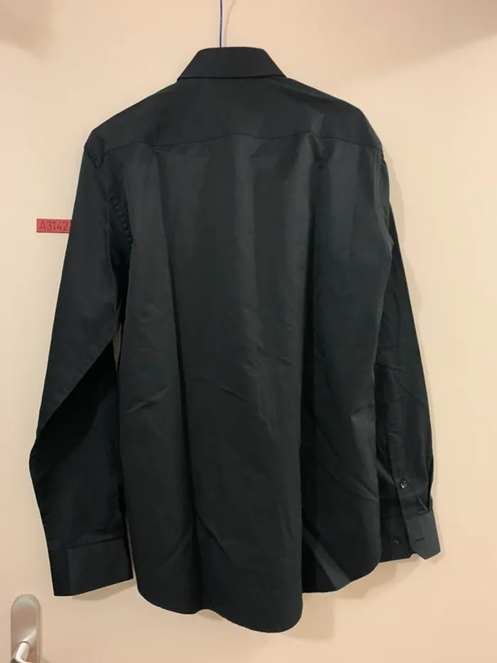 Chemise noir neuve - photo numéro 3
